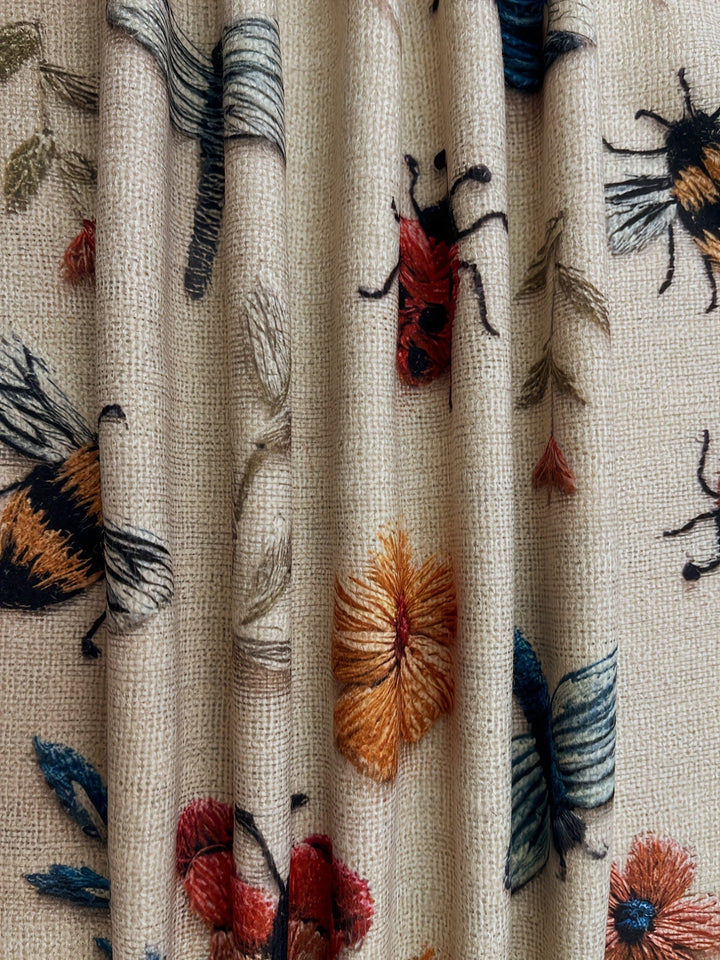 Etta – Lässiger Pullover mit floraler Insektenoptik