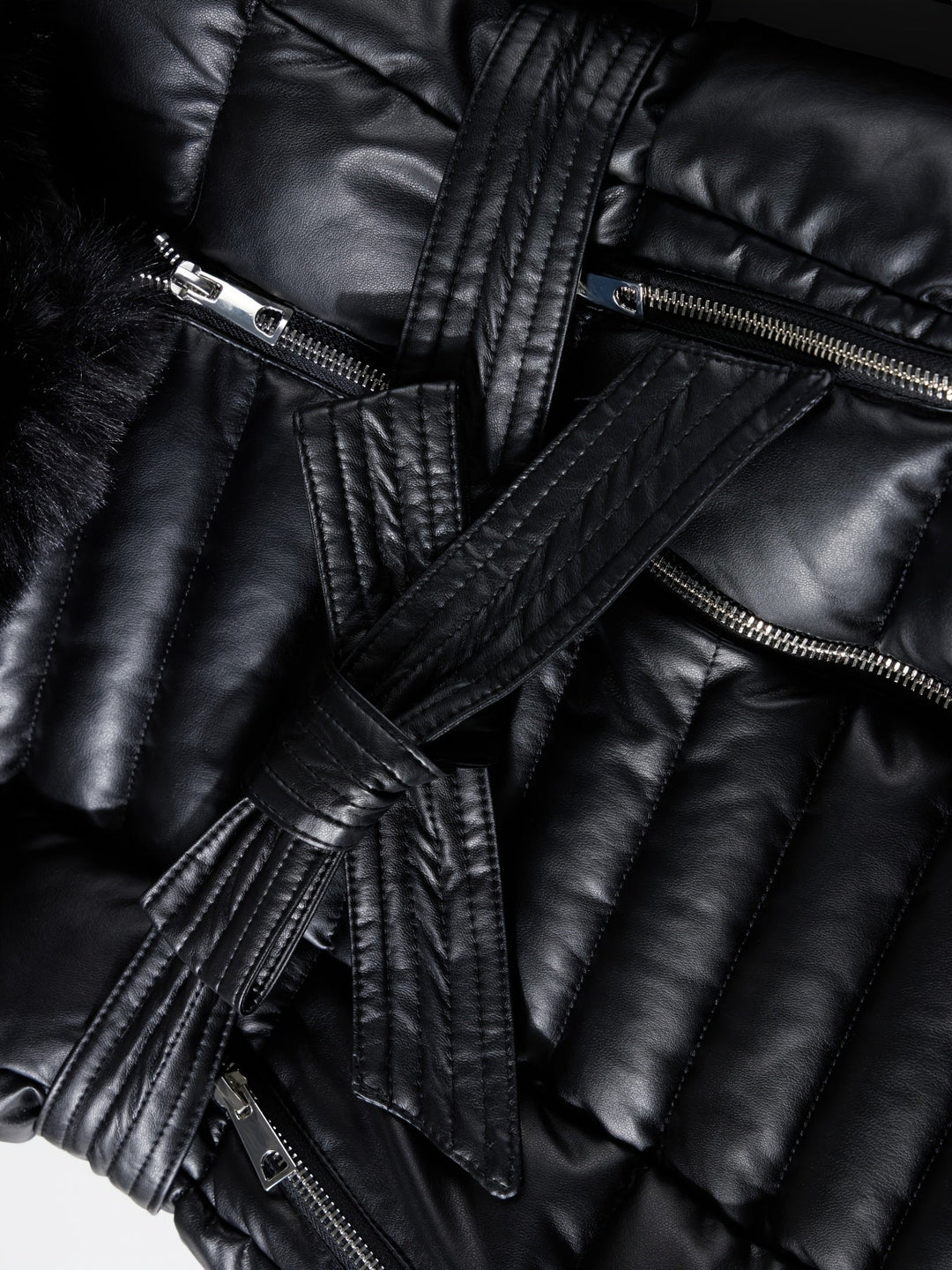 Ingrid – Elegante Damen- Lederjacke mit Kapuze aus Kunstfell und Gürtel-Detail