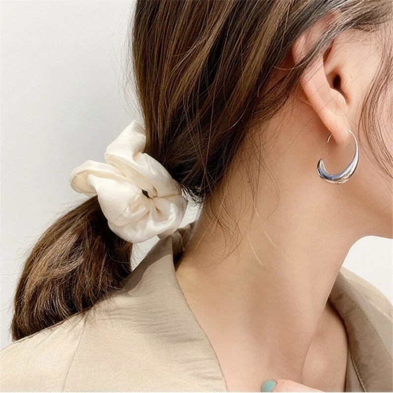 Luxuriöse Ohrringe aus Gold und Silber