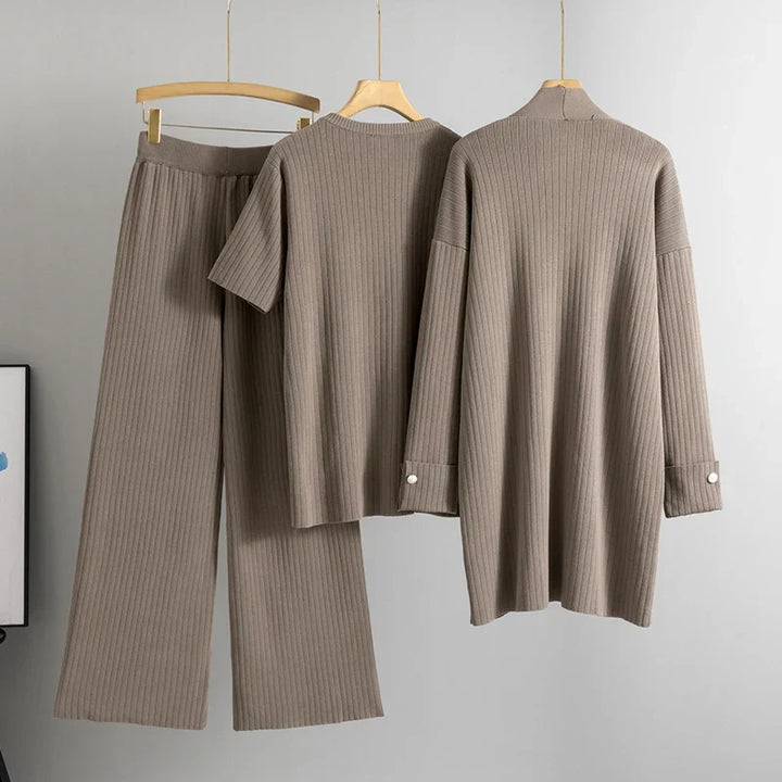 Carmen – Dreiteiligs Gestrickts Set mit Langem Cardigan